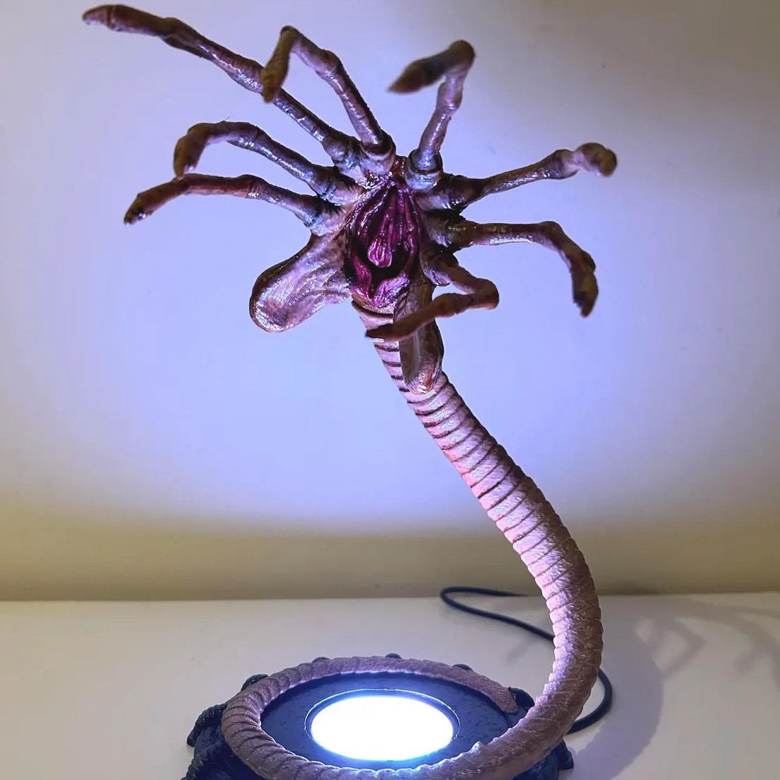 Lighting Decoration Ideas - Lampka nocna Alien Facehugger, migocząca dekoracja