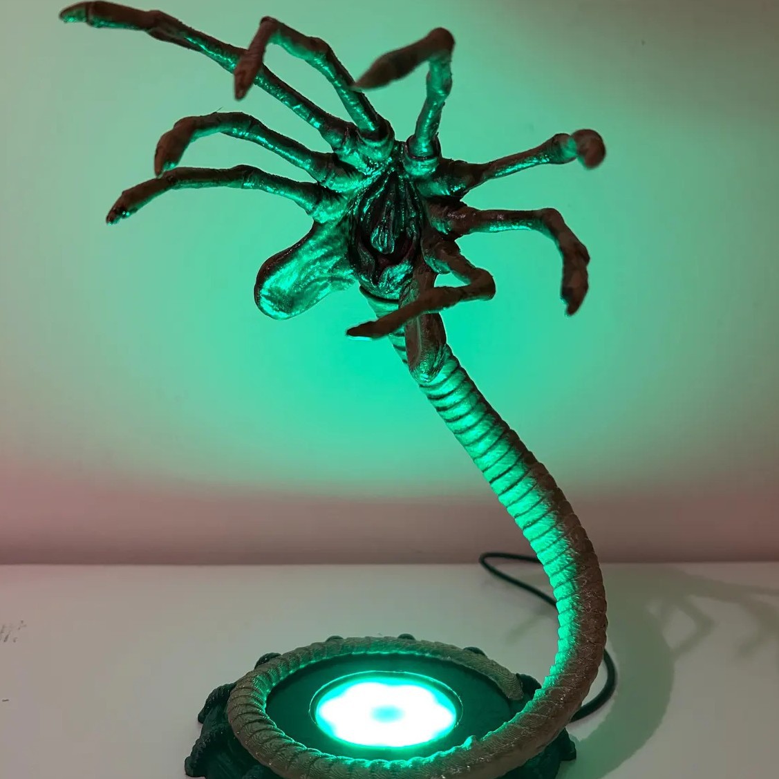 Lampka nocna Alien Facehugger, – Lighting Decoration Ideas recenzja i cena